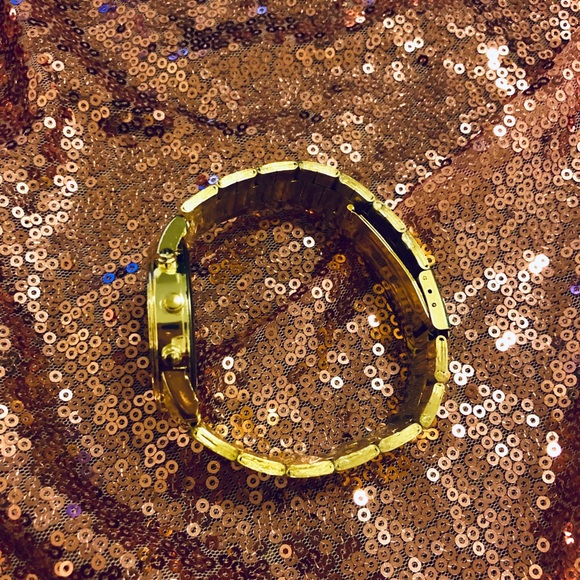 🌟Quartz Gold Plated Watch🌟 - Picture 4 of 7